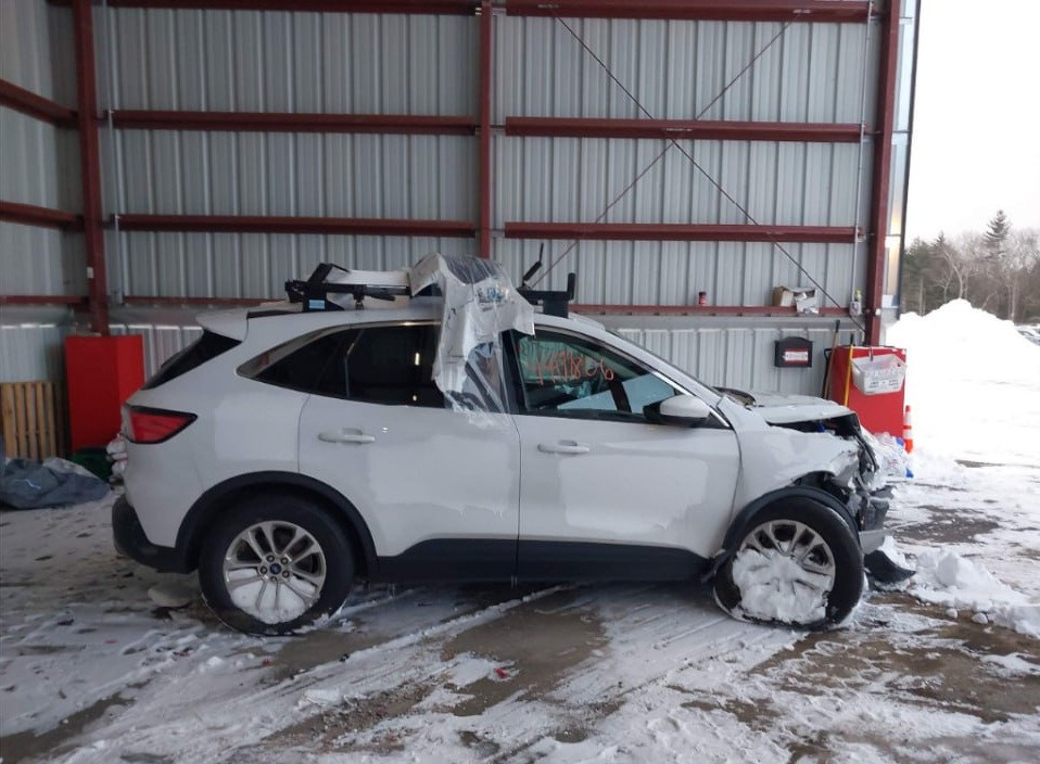 2020 Ford Escape SE 1.5L, пробег 117,084 миль, машинокомплект из США, цена 6880$, доставка в Москву